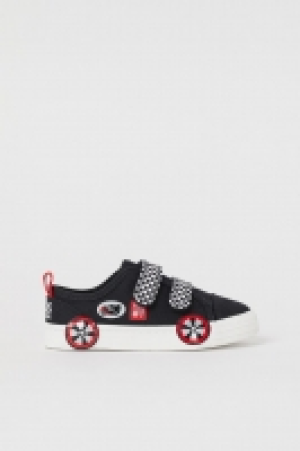 Baskets en toile 7.99 €