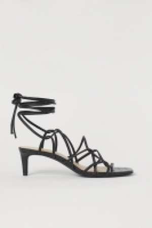 Sandales lacées 17.99 €