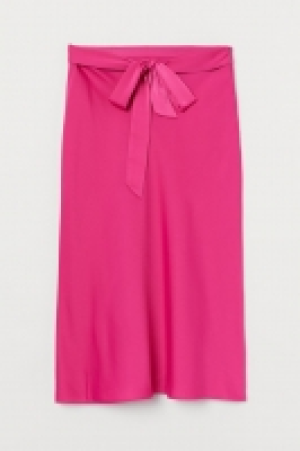 Jupe en satin avec ceinture 17.99 €