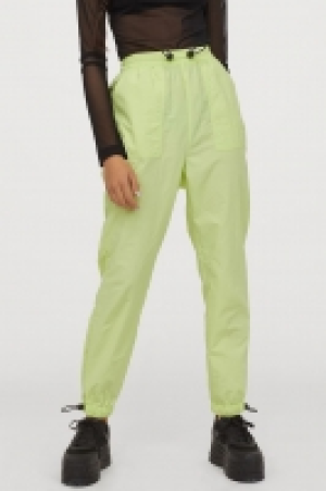 Pantalon en nylon 9.99 €