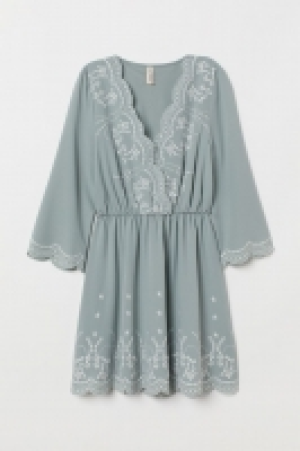 Robe avec broderies 24.99 €