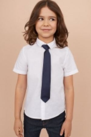 Chemise avec cravate/nud 6.99 €
