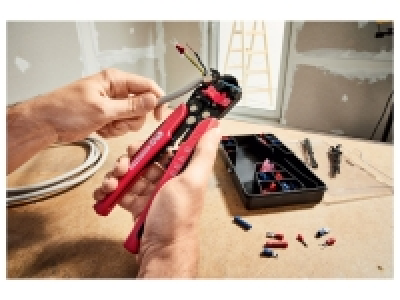Pince à sertir avec accessoires 9.99 €