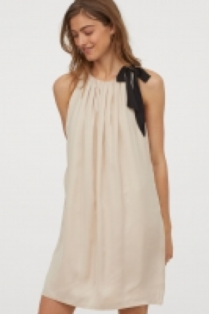 Robe avec nud 14.99 €