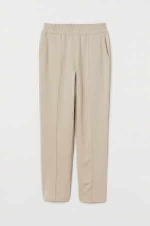 HM  Pantalon avec plis marqués