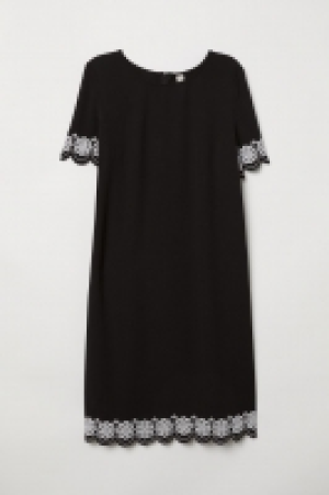 Robe à manches courtes 18.99 €