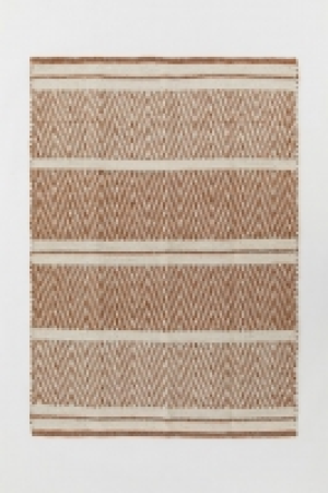 Tapis jacquard en jute. 99.99 €