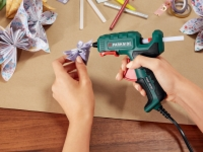 Pistolet à colle basse température 4.99 €