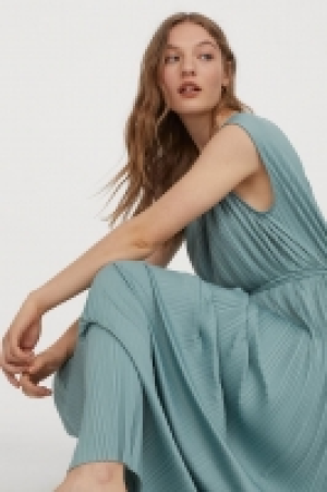 Robe longue plissée 8.99 €