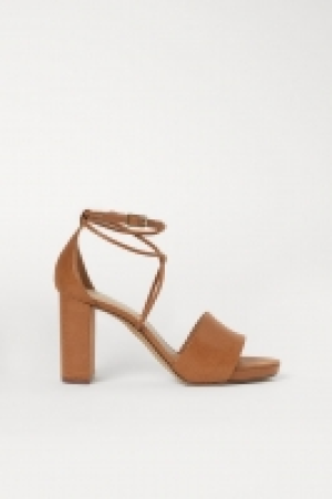 Sandales à brides 12.99 €