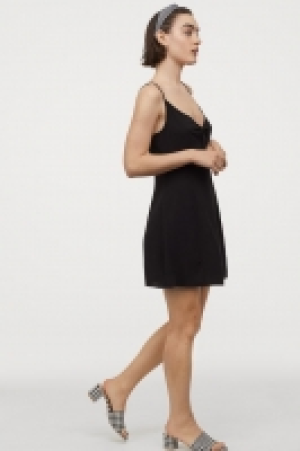 Robe avec détail noué 8.99 €
