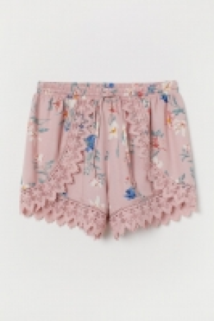Short avec dentelle 8.99 €