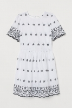 Robe avec broderie anglaise 16.99 €
