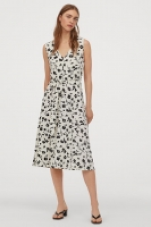 Robe avec ceinture à nouer 12.99 €