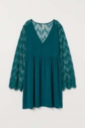 Robe courte en dentelle 17.99 €