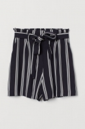 Short avec ceinture à nouer 6.99 €