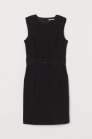 Robe avec ceinture 17.99 €