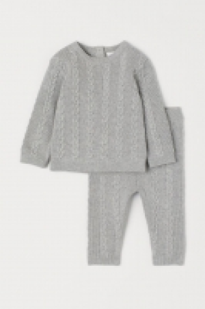 Pull et pantalon 18.99 €