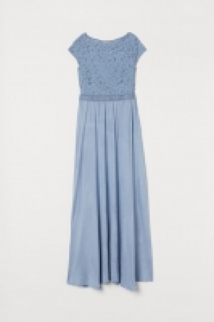 Robe longue avec dentelle 19.99 €