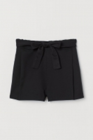 HM  Short avec ceinture à nouer