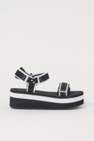 Sandales à plateau 14.99 €