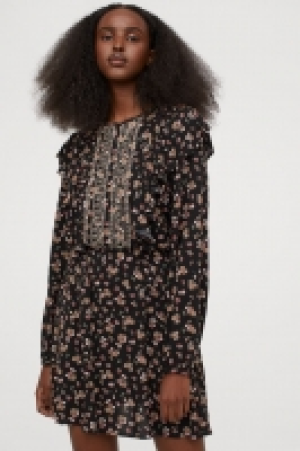 Robe avec broderies 34.99 €