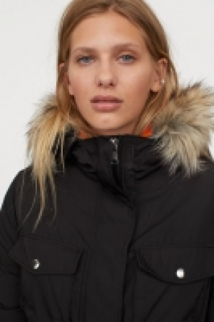 Parka matelassée avec capuche 35.99 €