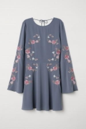 Robe brodée 16.99 €