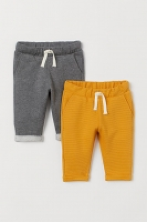 Lot de 2 pantalons jogger 10.99 €