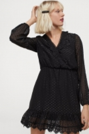 HM  Robe en plumetis avec dentelle