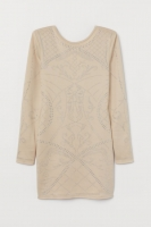 Robe moulante avec rivets 19.99 €