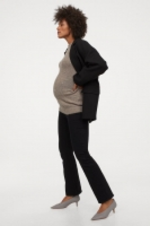 MAMA Pull 15.99 €
