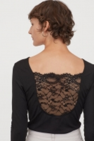 Top avec dos en dentelle 5.99 €