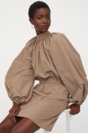 Robe à col droit 21.99 €
