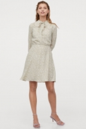 Robe en crêpe avec liens 14.99 €