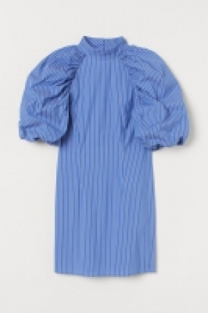 HM  Robe à manches volumineuses