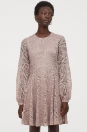 Robe patineuse en dentelle 37.99 €