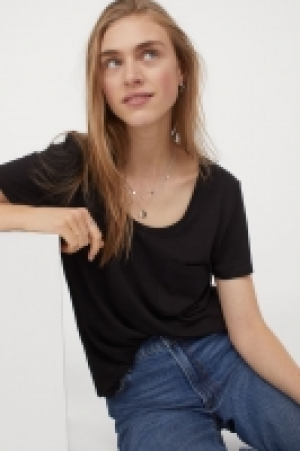 T-shirt à encolure dégagée 4.99 €