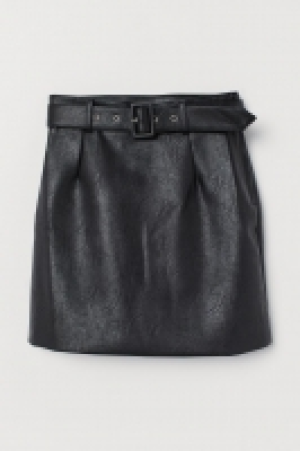 Jupe courte avec ceinture 10.99 €
