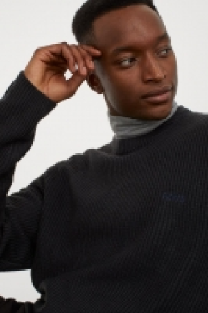 Pull brodé 10.99 €