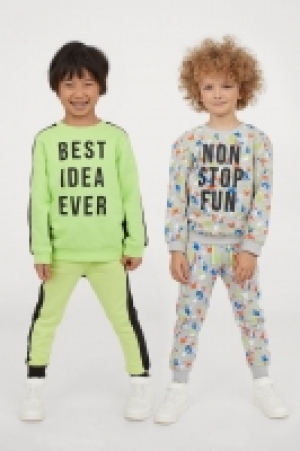 Lot de 2 sweats 10.99 €