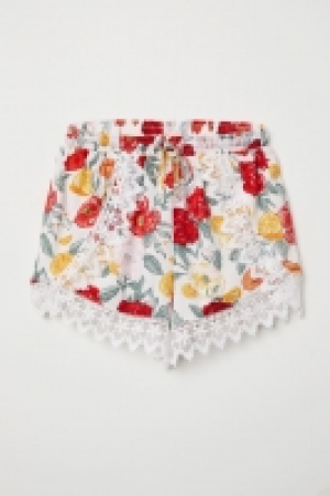 HM  Short avec dentelle