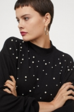 Pull avec perles fantaisie 11.99 €