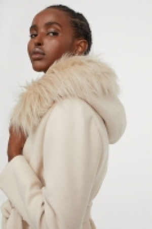 Veste à capuche 32.99 €