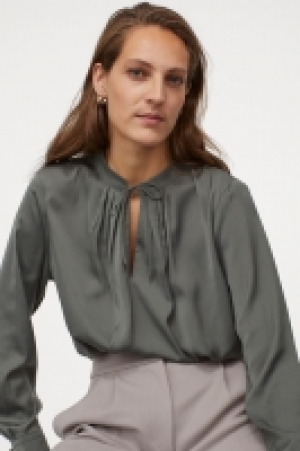 HM  Blouse avec détails noués