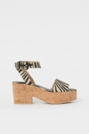 Sandales à plateforme 17.99 €