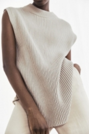 Pull oversize sans manches 7.99 €