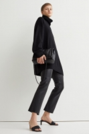 Pantalon 7/8 en cuir 149.40 €