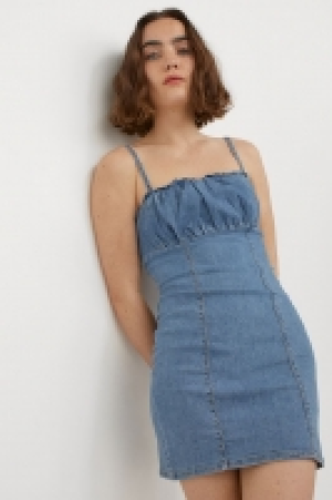 HM  Robe moulante en denim