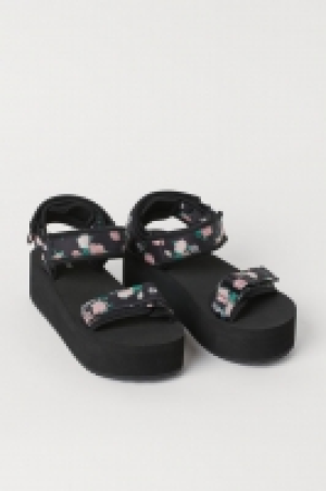 Sandales à plateau 17.99 €